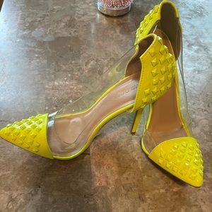 Yellow and clear pumps ⚡️